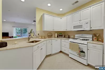 100 Ridgewood Road 215 #215, Washington Township, NJ 07676 - Photo 17