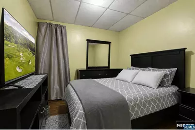 220 Garfield Avenue, Jersey City, NJ 07305 - Photo 9