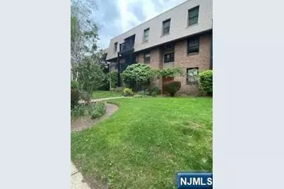 560 North Avenue E #E, Fort Lee, NJ 07024 - Photo 1