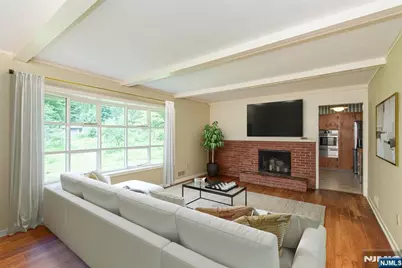 8 Haring Drive, Old Tappan, NJ 07675 - Photo 3