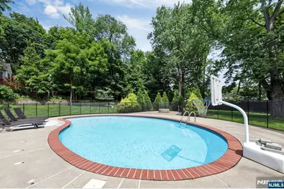 425 Clinton Avenue, Wyckoff Township, NJ 07481 - Photo 41