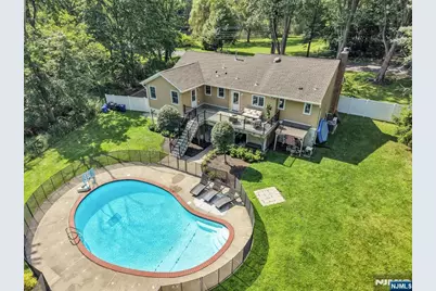 425 Clinton Avenue, Wyckoff Township, NJ 07481 - Photo 47