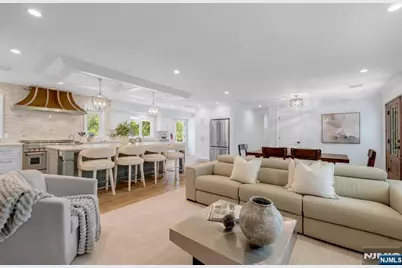 425 Clinton Avenue, Wyckoff Township, NJ 07481 - Photo 11