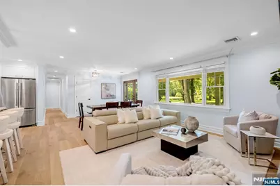 425 Clinton Avenue, Wyckoff Township, NJ 07481 - Photo 13