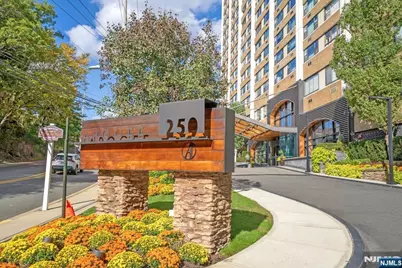 250 Gorge Road 10 J #10 J, Cliffside Park, NJ 07010 - Photo 1