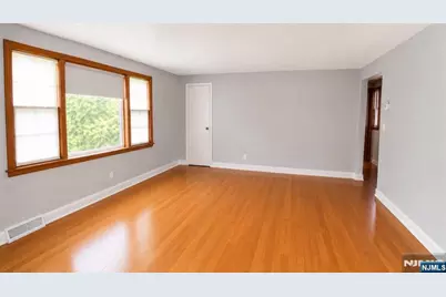 212 E Clinton Avenue 2 #2, Bergenfield, NJ 07621 - Photo 7