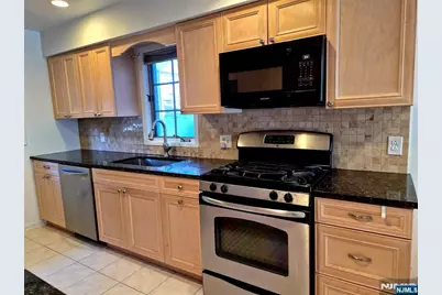 8 Beacon Hill 8 #8, Pompton Lakes, NJ 07442 - Photo 9