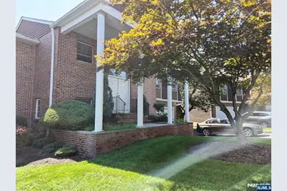 8 Beacon Hill 8 #8, Pompton Lakes, NJ 07442 - Photo 3