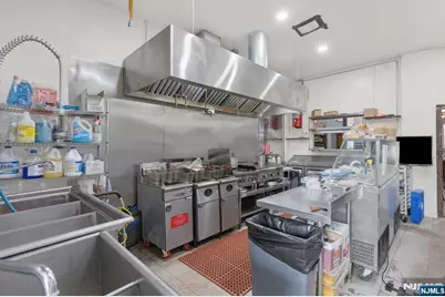 154 Chestnut Avenue, Jersey City, NJ 07306 - Photo 17