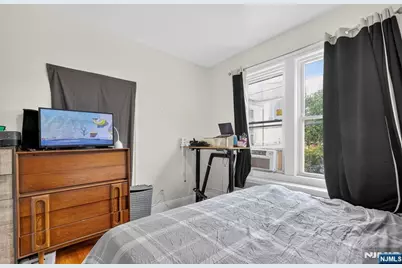 154 Chestnut Avenue, Jersey City, NJ 07306 - Photo 27