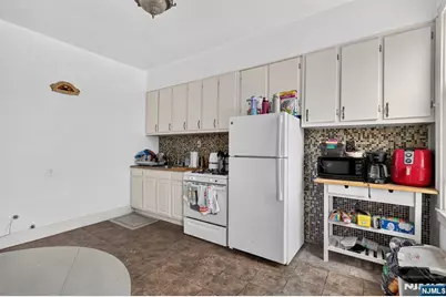 154 Chestnut Avenue, Jersey City, NJ 07306 - Photo 37
