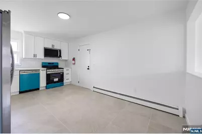102 Gall Court, Elmwood Park, NJ 07407 - Photo 7