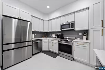 516 Windsor Drive, Palisades Park, NJ 07650 - Photo 7