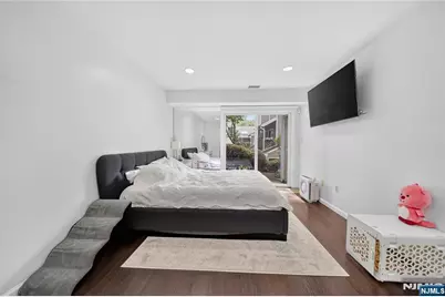 516 Windsor Drive, Palisades Park, NJ 07650 - Photo 13
