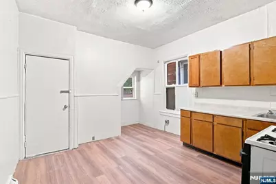 102 Claremont Avenue, Jersey City, NJ 07305 - Photo 7
