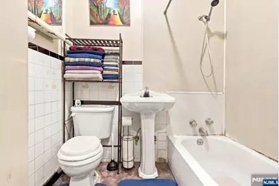 102 Claremont Avenue, Jersey City, NJ 07305 - Photo 21