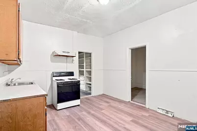 102 Claremont Avenue, Jersey City, NJ 07305 - Photo 9