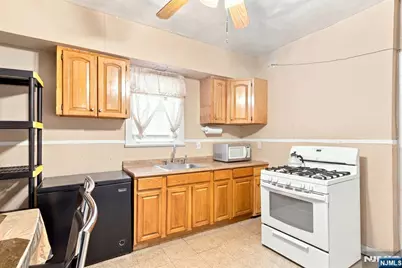 102 Claremont Avenue, Jersey City, NJ 07305 - Photo 23