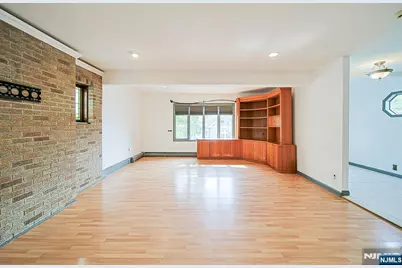 709 Kingsland Avenue, Ridgefield, NJ 07657 - Photo 5