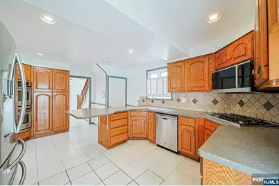 709 Kingsland Avenue, Ridgefield, NJ 07657 - Photo 19