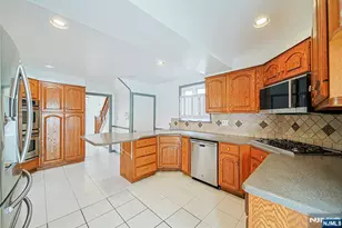 709 Kingsland Ave, Ridgefield, NJ 07657 - Photo 19