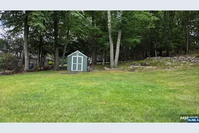 48 Knolls Road, Bloomingdale, NJ 07403 - Photo 13