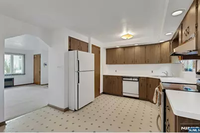 34 Berkeley Avenue, Belleville, NJ 07109 - Photo 9