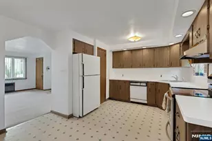 34 Berkeley Ave, Belleville, NJ 07109 - Photo 9