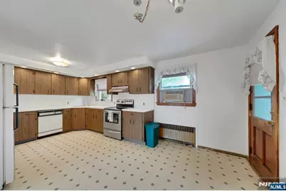 34 Berkeley Avenue, Belleville, NJ 07109 - Photo 11