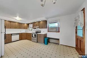 34 Berkeley Ave, Belleville, NJ 07109 - Photo 11