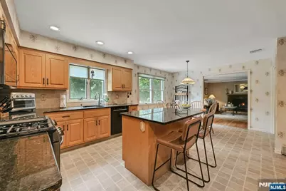 885 Summit Avenue, River Edge, NJ 07661 - Photo 21