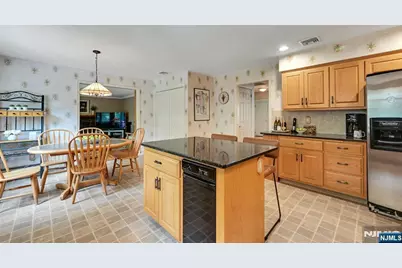 885 Summit Avenue, River Edge, NJ 07661 - Photo 23