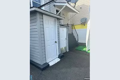34 Hemlock Street, Paterson, NJ 07503 - Photo 9