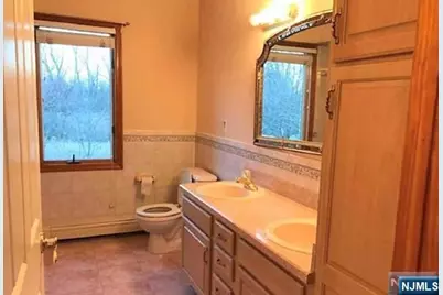 305 Cardinal Place, Paramus, NJ 07652 - Photo 19