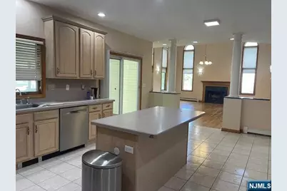 305 Cardinal Place, Paramus, NJ 07652 - Photo 11