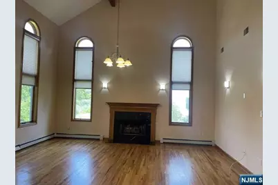 305 Cardinal Place, Paramus, NJ 07652 - Photo 5