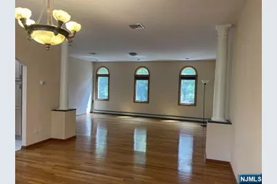 305 Cardinal Place, Paramus, NJ 07652 - Photo 7
