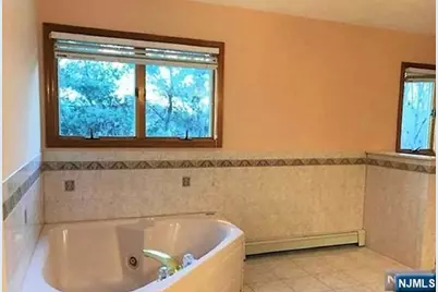 305 Cardinal Place, Paramus, NJ 07652 - Photo 21