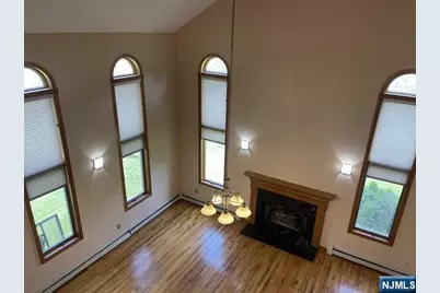 305 Cardinal Place, Paramus, NJ 07652 - Photo 9