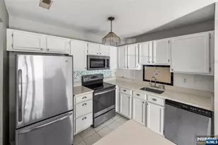 20 Mulford Ct C0025, Roseland, NJ 07068 - Photo 23