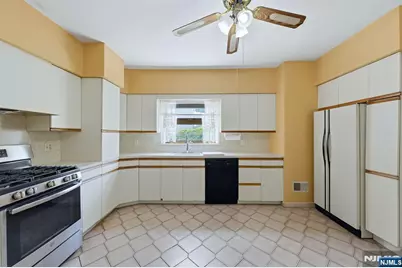 305 Falmouth Avenue, Elmwood Park, NJ 07407 - Photo 11