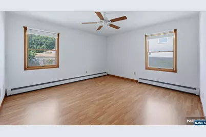 305 Falmouth Avenue, Elmwood Park, NJ 07407 - Photo 15