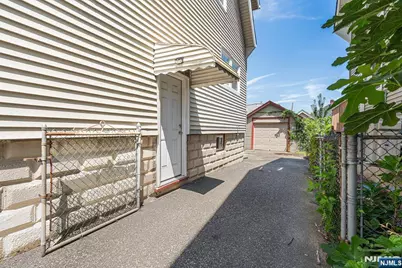 475 Nelson Avenue, Cliffside Park, NJ 07010 - Photo 35