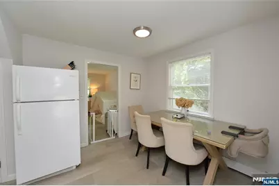 122 Strysko Avenue, Mahwah, NJ 07430 - Photo 17