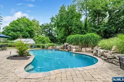 356 N Farview Avenue, Paramus, NJ 07652 - Photo 43