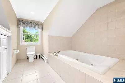 356 N Farview Avenue, Paramus, NJ 07652 - Photo 25