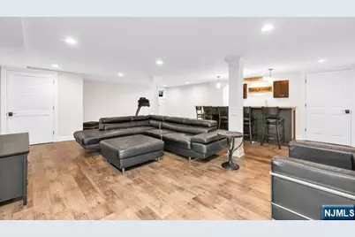 356 N Farview Avenue, Paramus, NJ 07652 - Photo 33