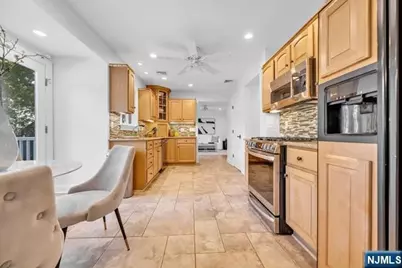 356 N Farview Avenue, Paramus, NJ 07652 - Photo 11