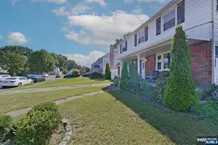 112 Elmwood Dr, Elmwood Park, NJ 07407 - Photo 5