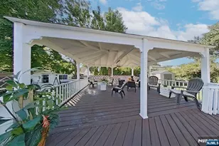 112 Elmwood Dr, Elmwood Park, NJ 07407 - Photo 11